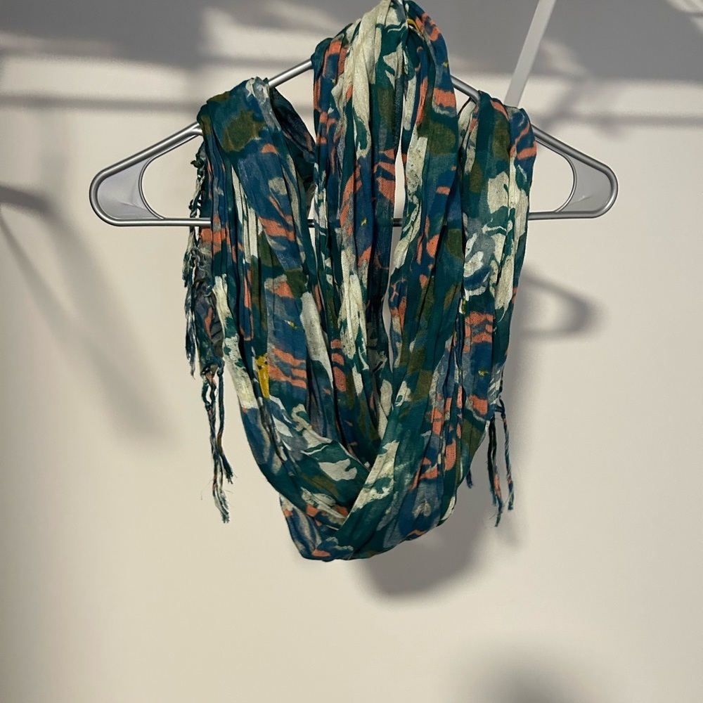 🧡5/$25🧡Floral Patterned Scarf - Picture 2 of 2